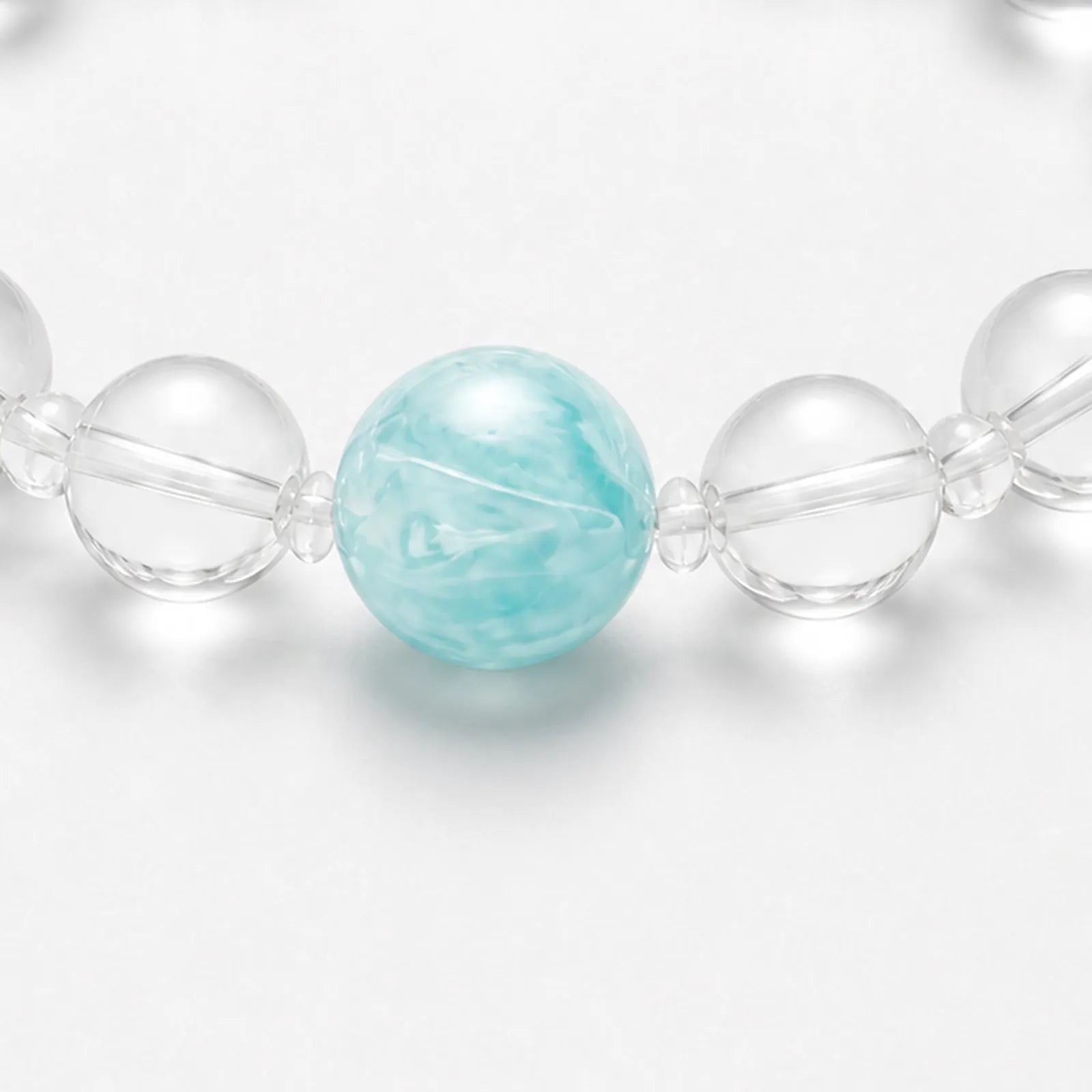 Clear Quartz & Blue Sapphire Bracelet - 04 low angle alternating structure