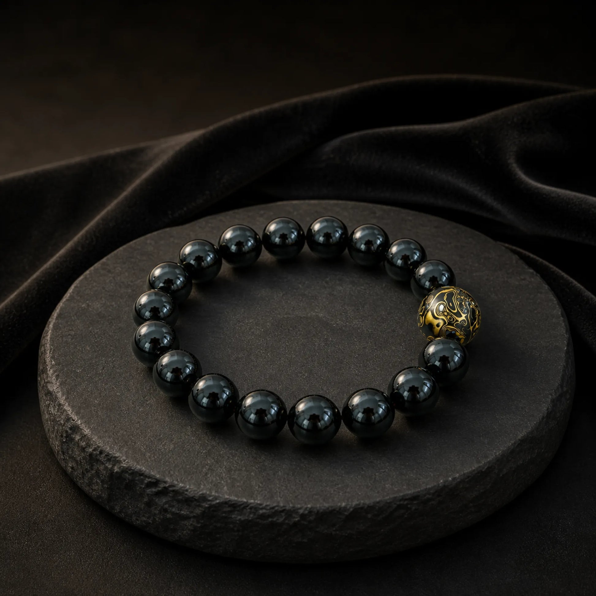 Lacquerware & Black Agate Beaded Bracelet - lifestyle scene 3